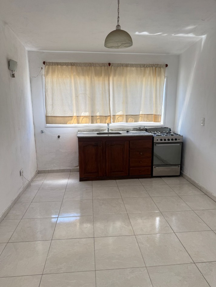 BARRIO LOS GRANADOS, DEPARTAMENTO PLANTA ALTA PARA ALQUILAR