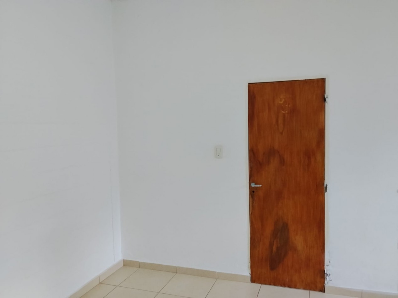 VILLA ADELA, IMPECABLE DEPARTAMENTO MONOAMBIENTE INTERNO.- 