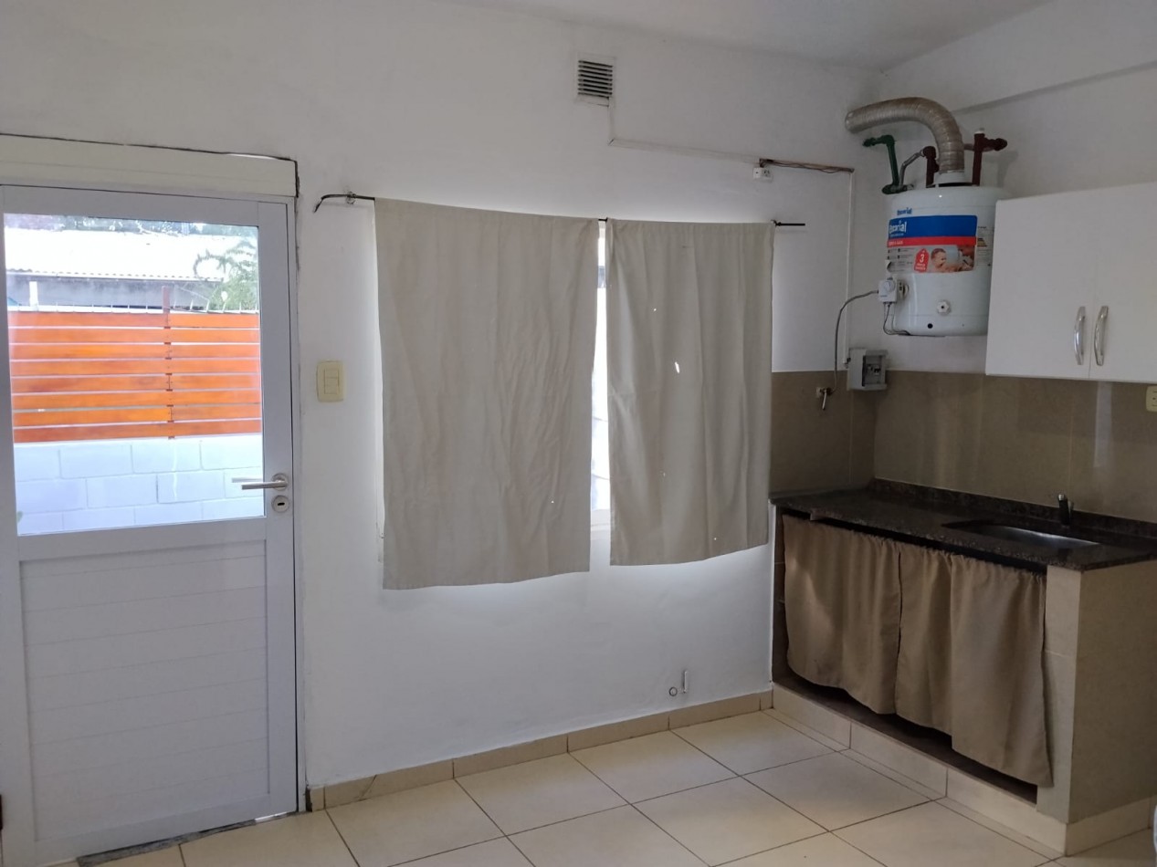 VILLA ADELA, IMPECABLE DEPARTAMENTO MONOAMBIENTE INTERNO.- 