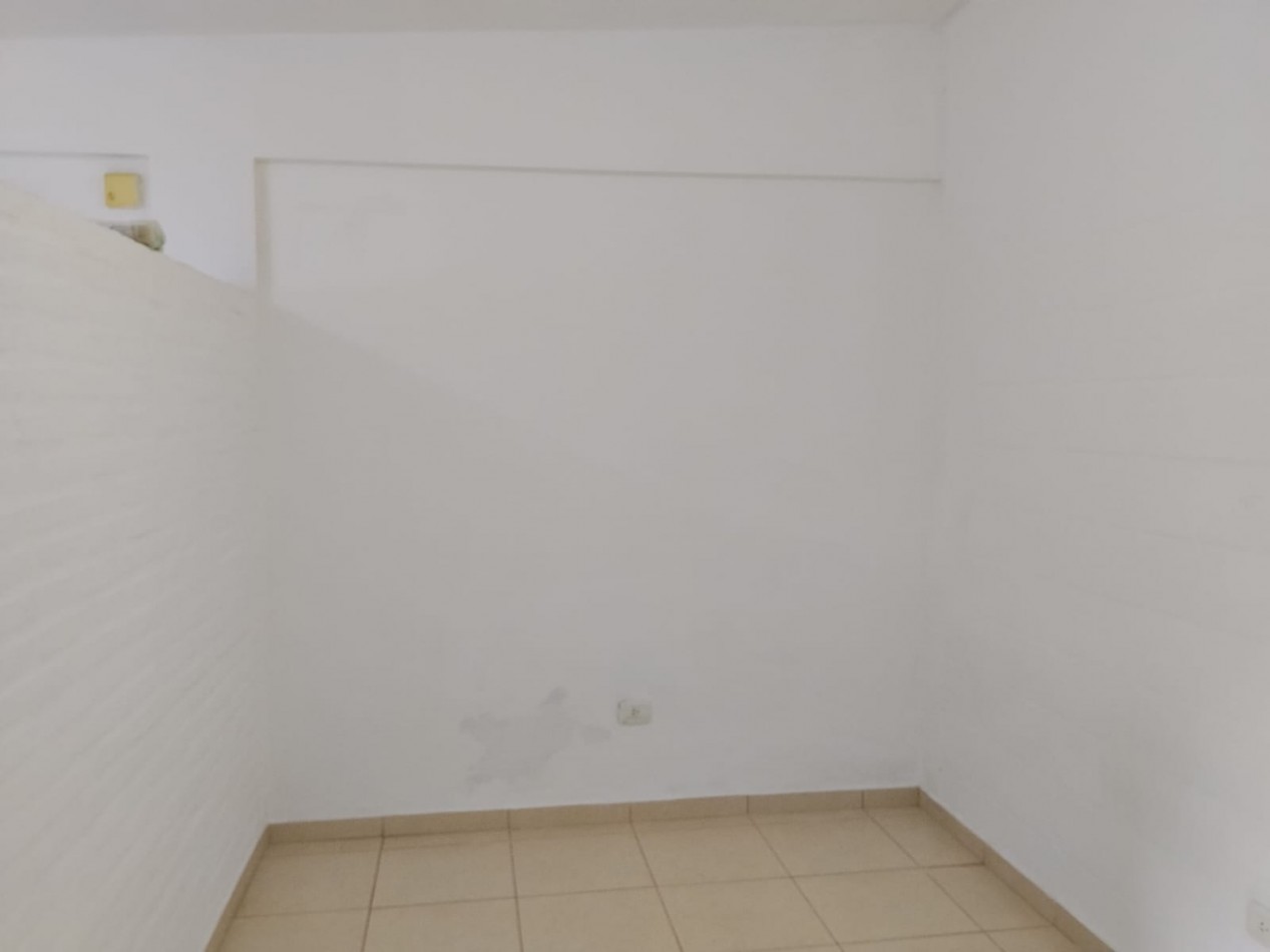 VILLA ADELA, IMPECABLE DEPARTAMENTO MONOAMBIENTE INTERNO.- 