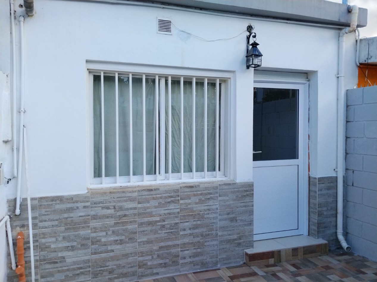 VILLA ADELA, IMPECABLE DEPARTAMENTO MONOAMBIENTE INTERNO.- 