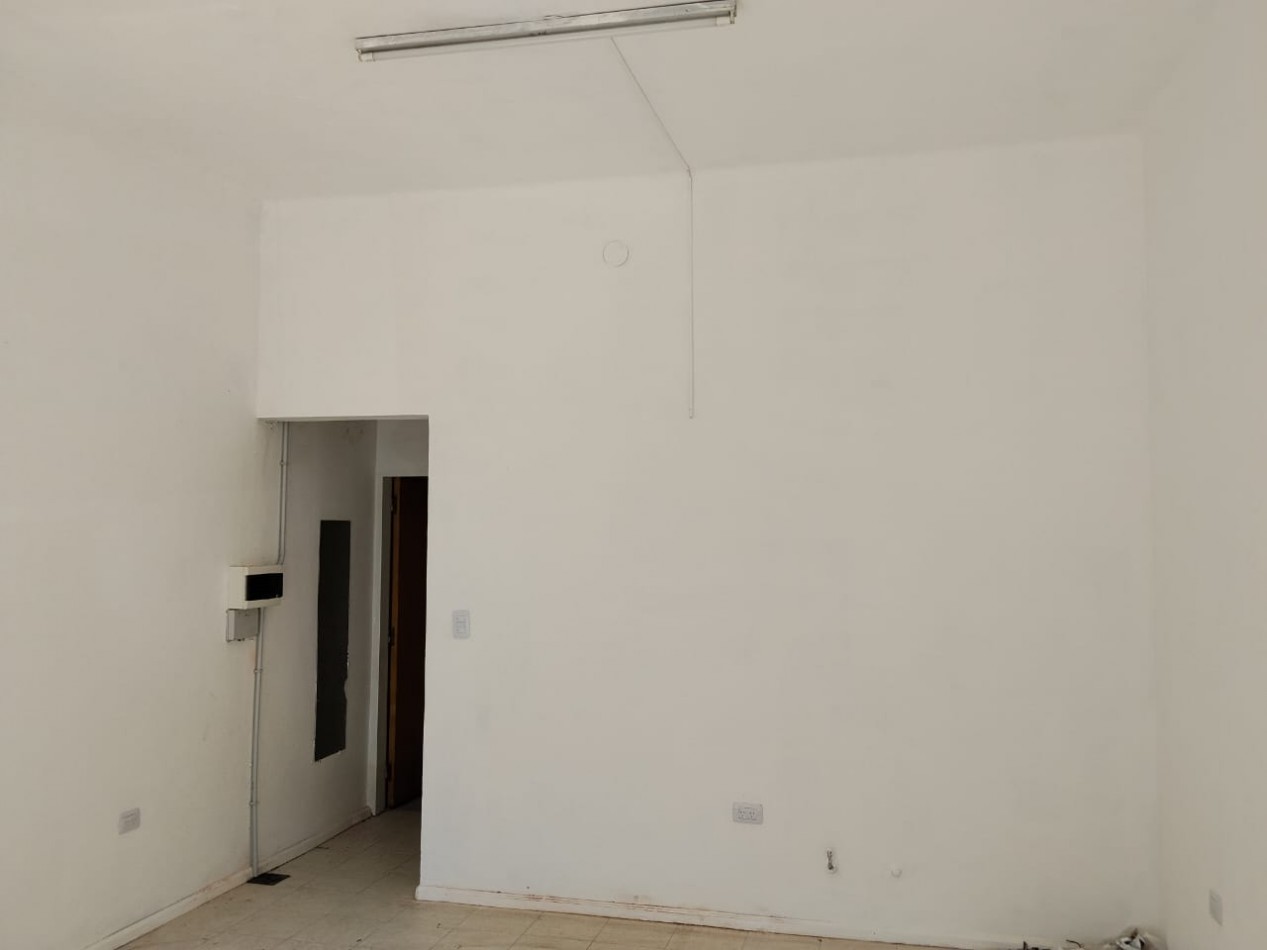 Local comercial ( sobre R20) Mejor zona comercial.- 