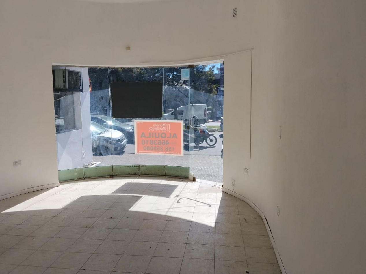 Local comercial ( sobre R20) Mejor zona comercial.- 