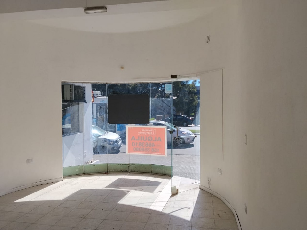 Local comercial ( sobre R20) Mejor zona comercial.- 