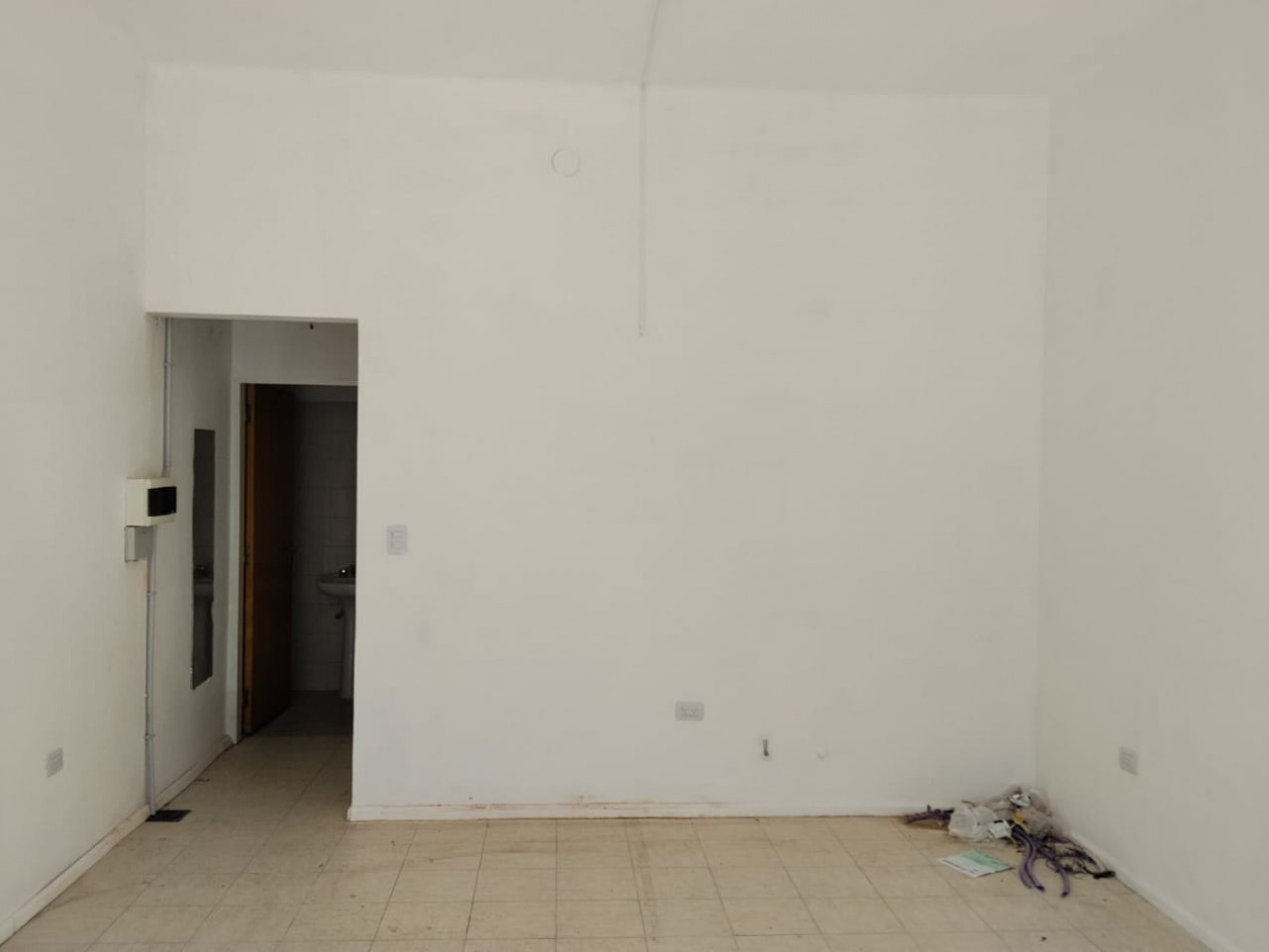 Local comercial ( sobre R20) Mejor zona comercial.- 