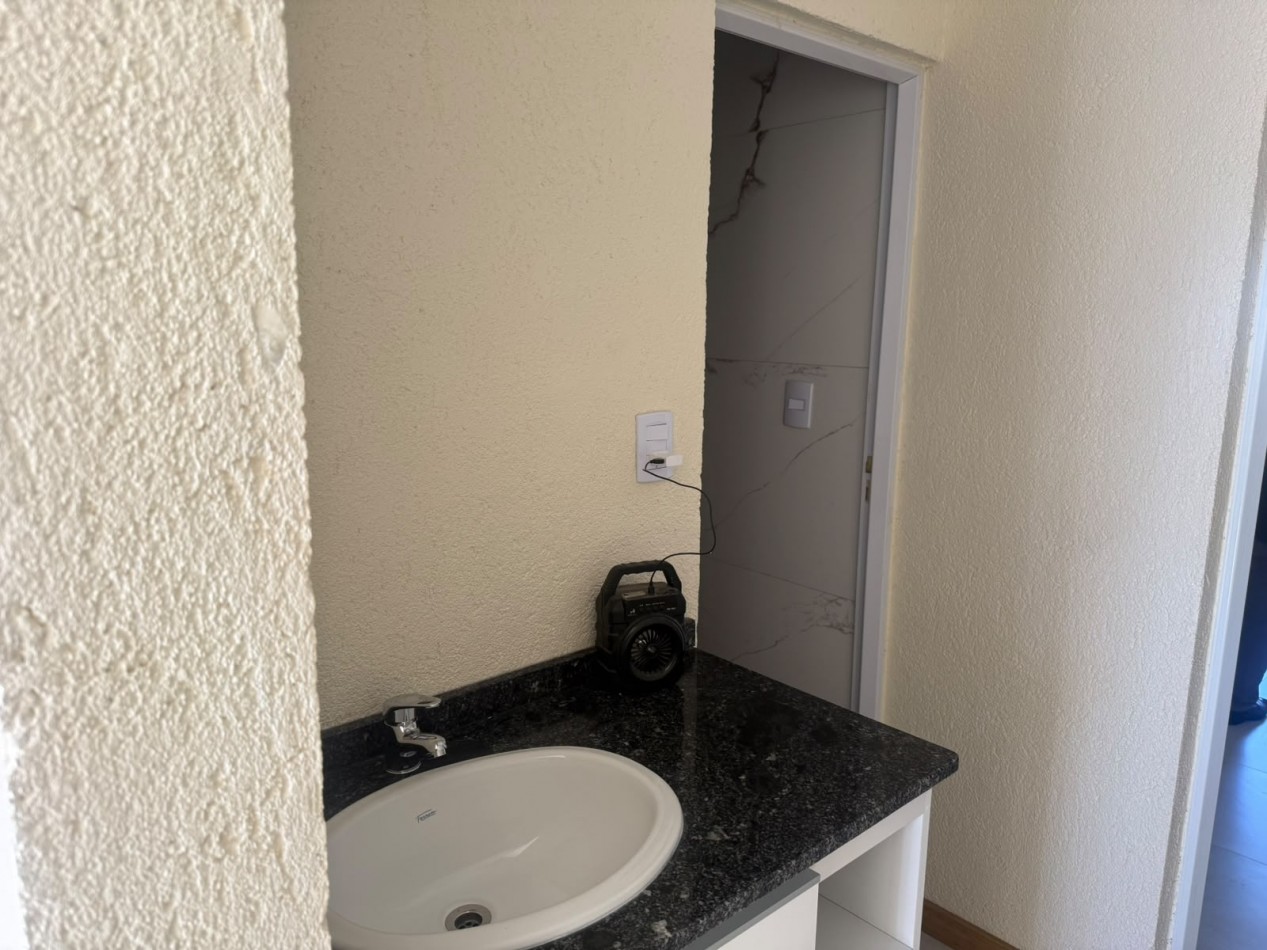 BARRIO ESTACION FLORES, SE ALQUILA DEPARTAMENTO NUEVO A ESTRENAR EN PLANTA ALTA