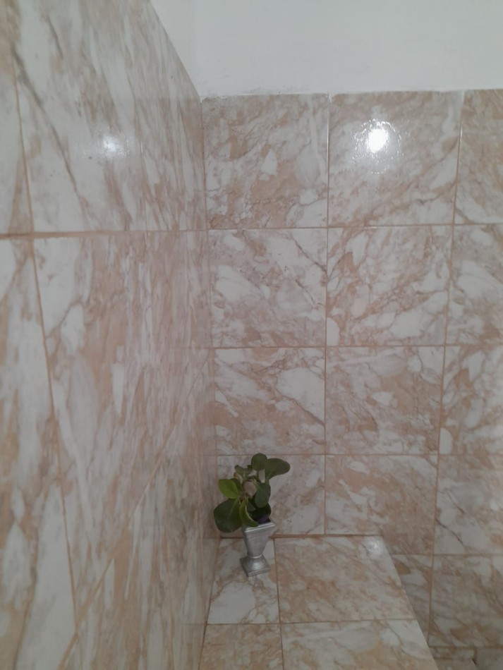 SE VENDE BARRIO VILLA ADELA, CASA DE DOS PLANTAS CON DEPARTAMENTO