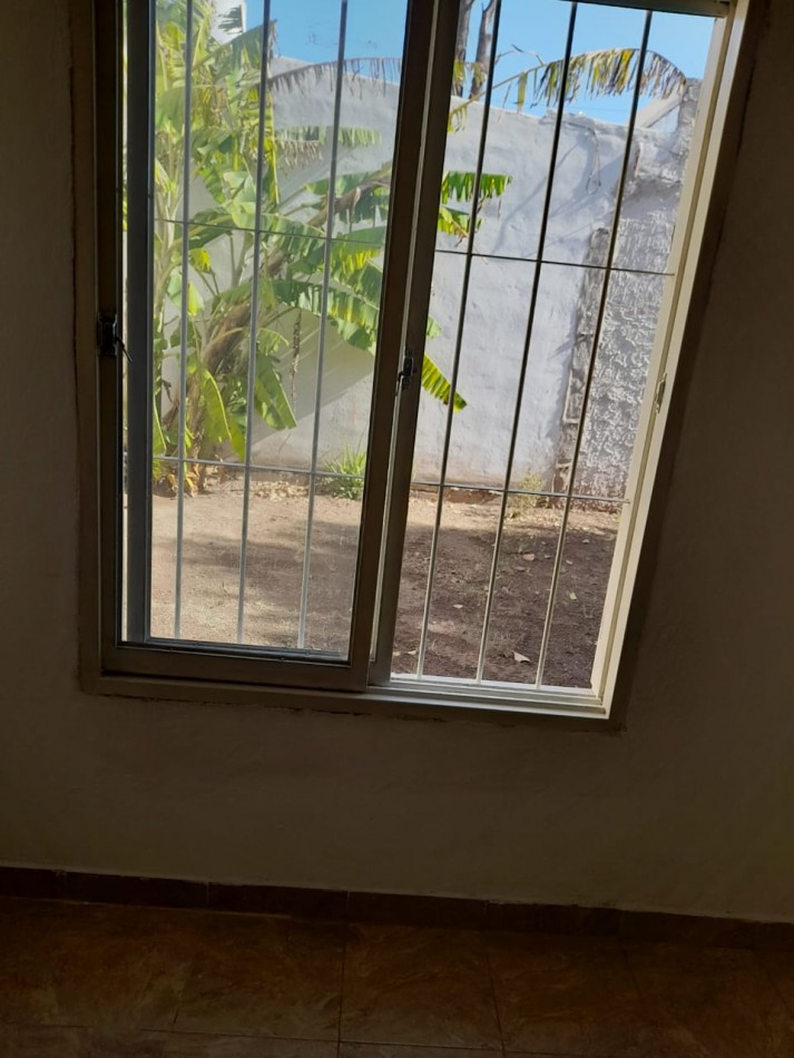 SE VENDE BARRIO VILLA ADELA, CASA DE DOS PLANTAS CON DEPARTAMENTO