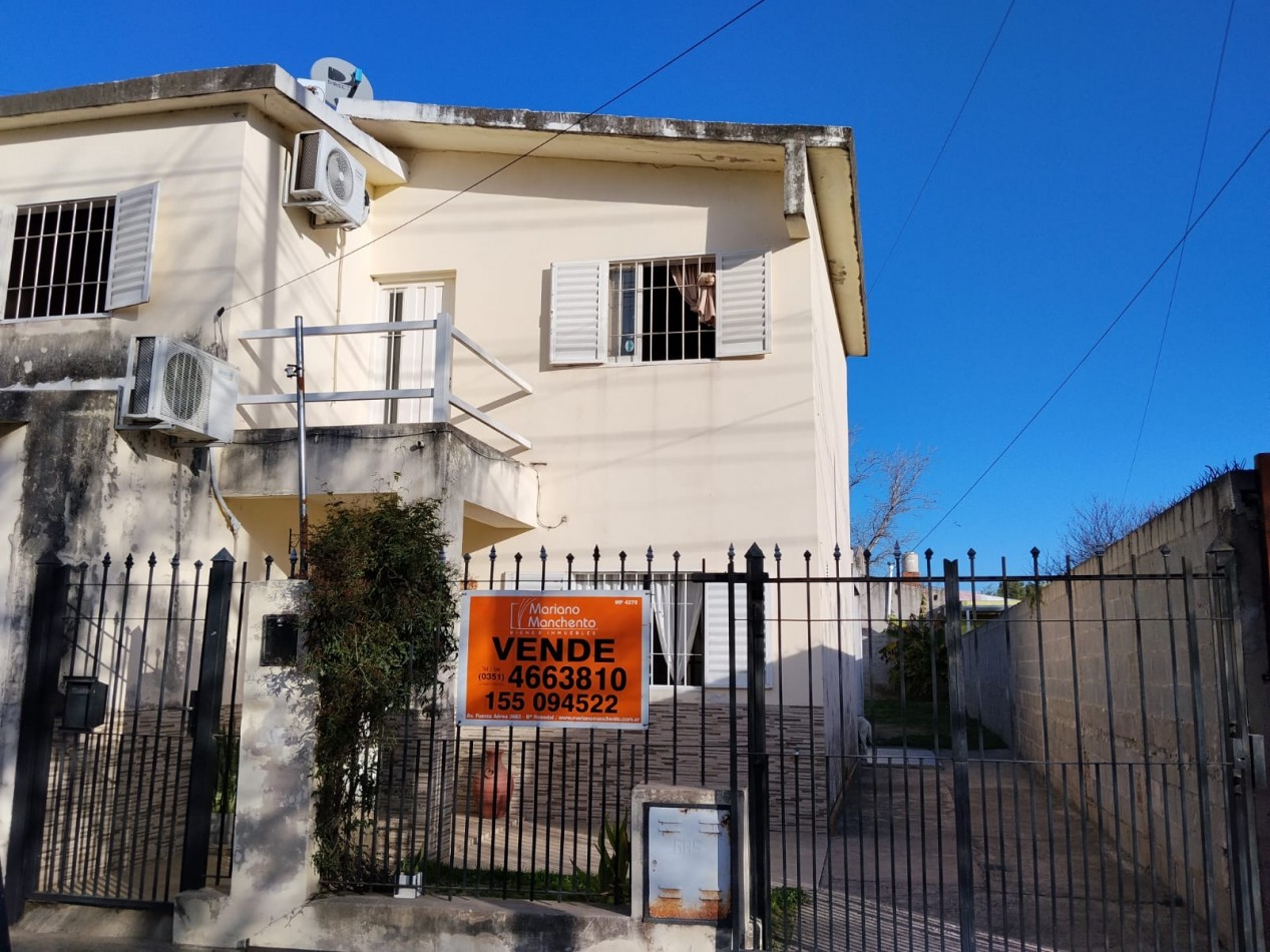 SE VENDE BARRIO VILLA ADELA, CASA DE DOS PLANTAS CON DEPARTAMENTO