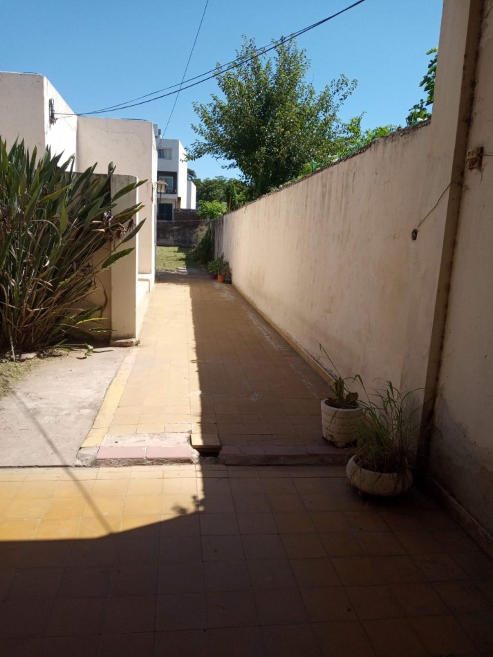Sobre Avenida Julio A. Roca ( B° Maurizzi) , zona comercial.- 