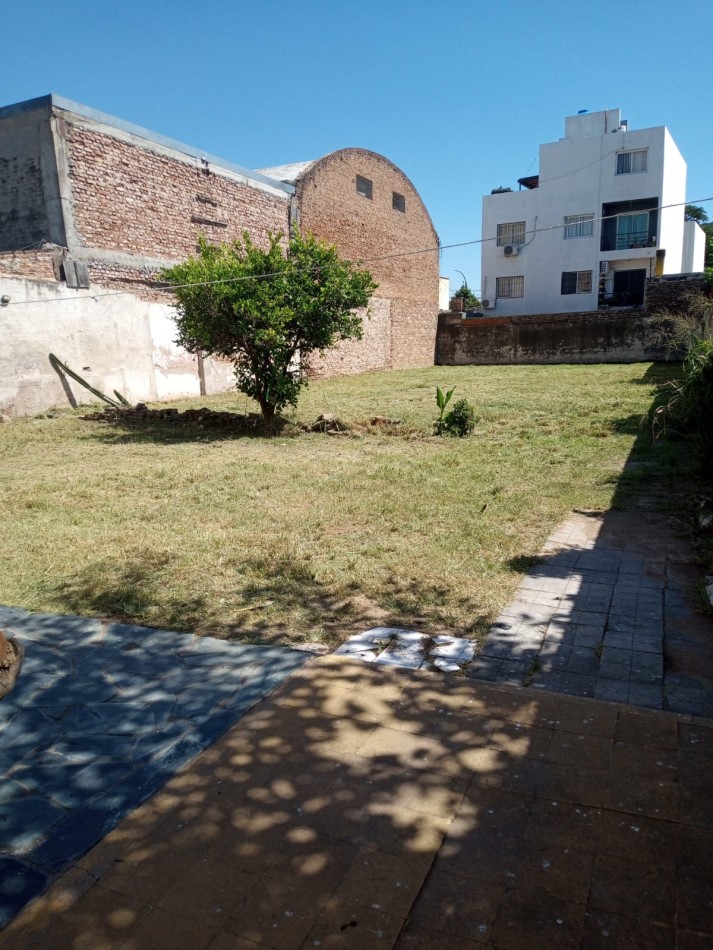 Sobre Avenida Julio A. Roca ( B° Maurizzi) , zona comercial.- 