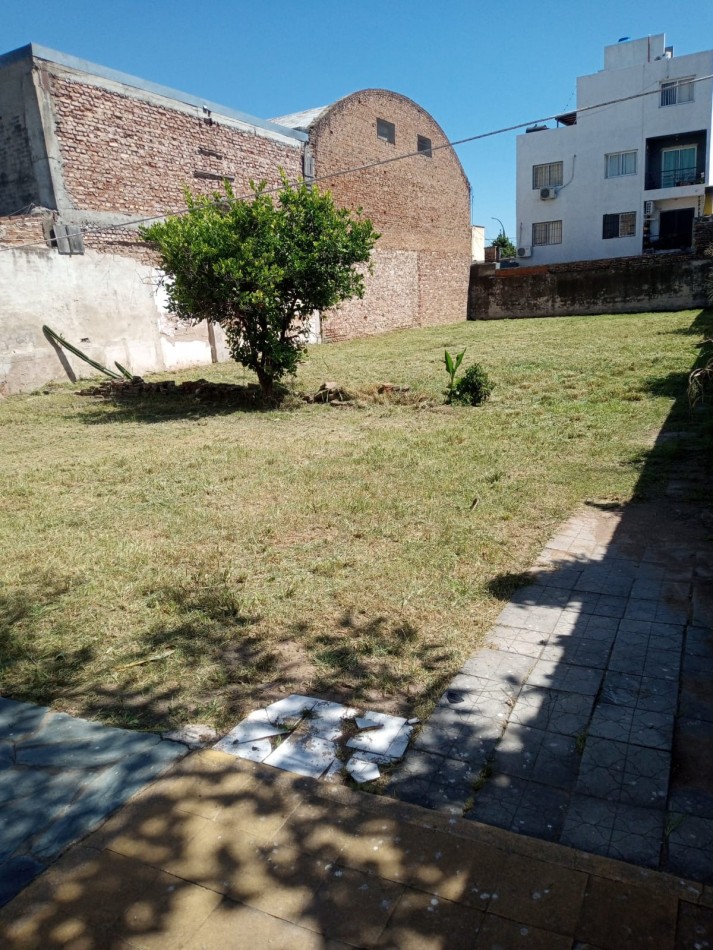 Sobre Avenida Julio A. Roca ( B° Maurizzi) , zona comercial.- 
