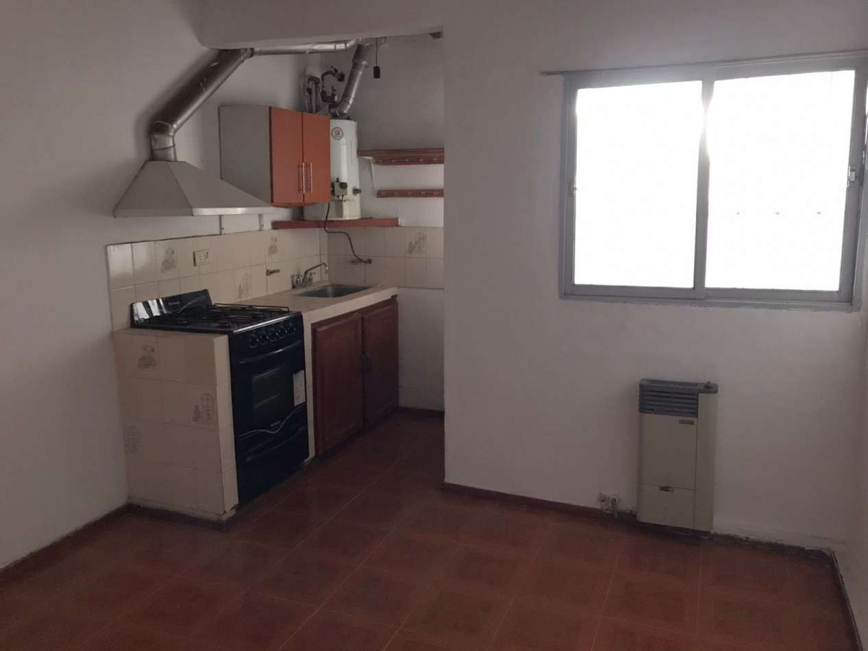 BARRIO PARQUE CAPITAL, SE ALQUILA DEPARTAMENTO EN PLANTA ALTA 