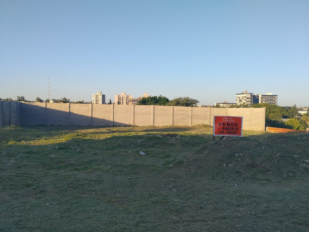 Alto alberdi, espectacular terreno completamente plano y tapiado.-