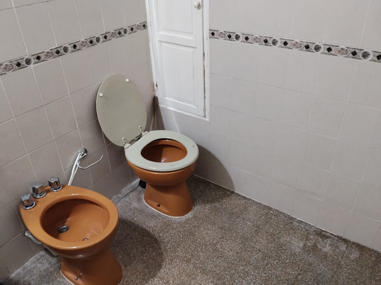 BARRIO ROSEDAL, SE VENDE CASA CON DEPARTAMENTO 