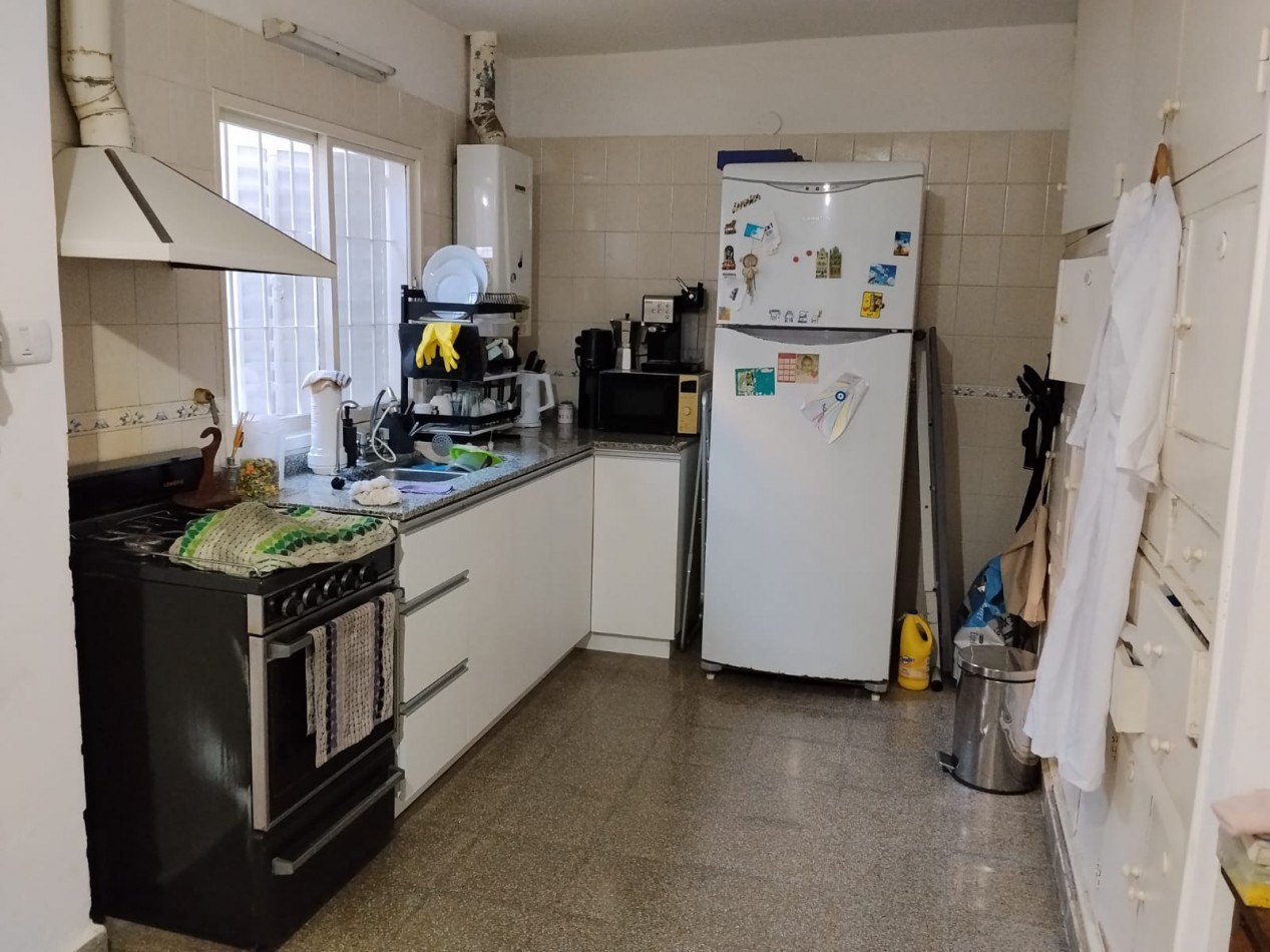 BARRIO ROSEDAL, SE VENDE CASA CON DEPARTAMENTO 