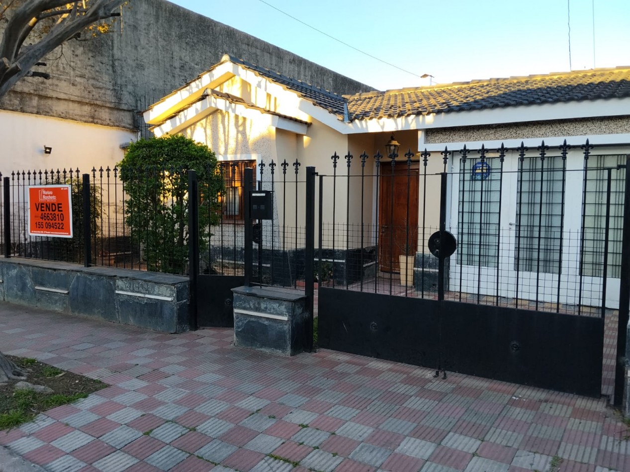 BARRIO ROSEDAL, SE VENDE CASA CON DEPARTAMENTO 