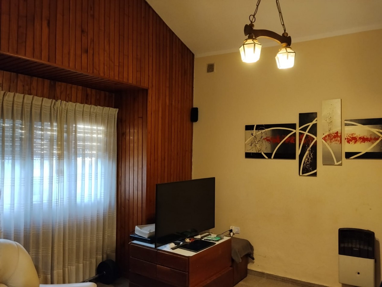 BARRIO ROSEDAL, SE VENDE CASA CON DEPARTAMENTO 
