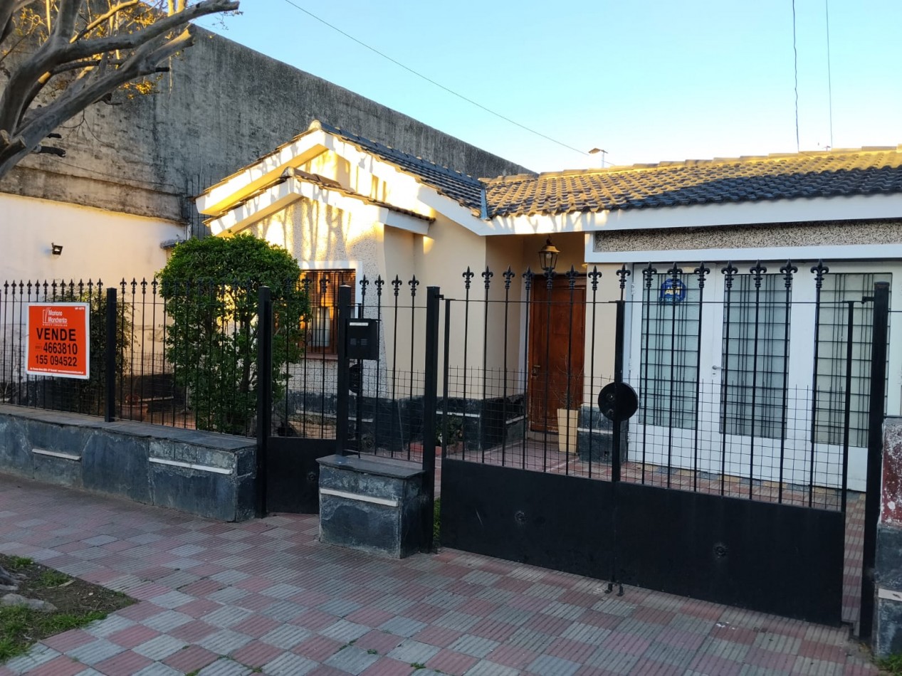 BARRIO ROSEDAL, SE VENDE CASA CON DEPARTAMENTO 