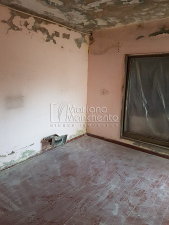 Barrio A.T.E., se vende casa amplia para reciclar