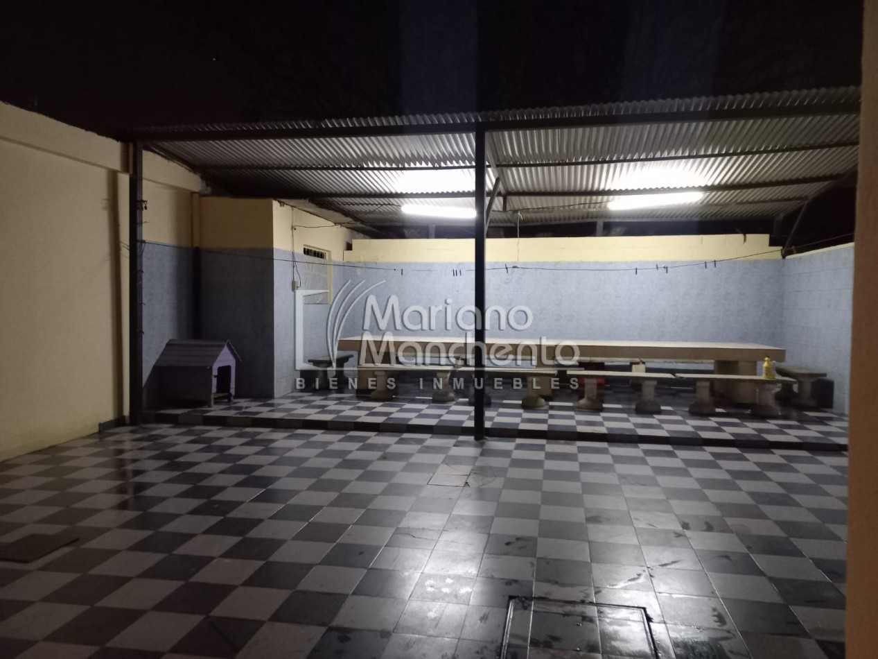 BARRIO SAN ROQUE, SE VENDE CASA CON DEPARTAMENTO, SOBRE CALLE PRINCIPAL DEL BARRIO