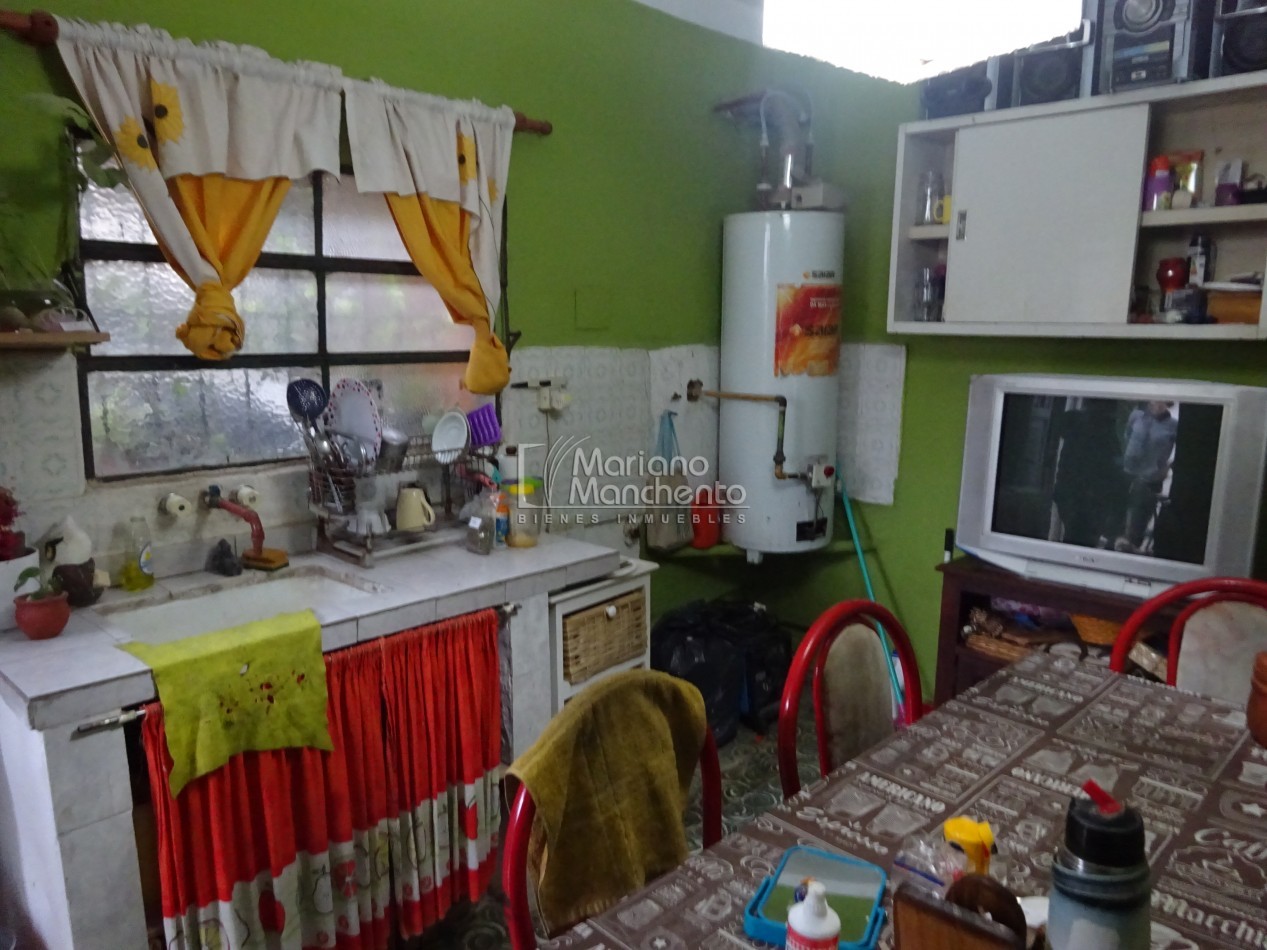 SE VENDE CASA CON DEPARTAMENTO EN BARRIO AMEGHINO SUR
