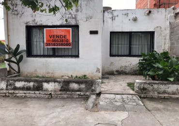 Villa Adela, vivienda esquina, Hermosa zona, sobre calle Roque Arias.- 