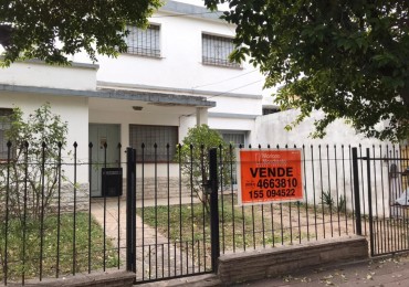 Venta de Casa Amplia de Dos Plantas en Los Naranjos