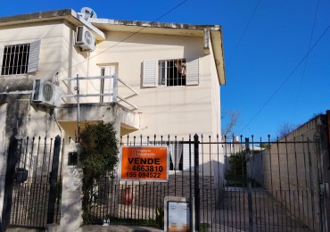 SE VENDE BARRIO VILLA ADELA, CASA DE DOS PLANTAS CON DEPARTAMENTO