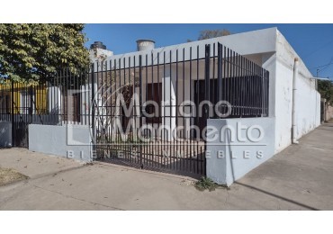 Excelente oportunidad, se vende casa en Barrio Estacion Flores. APPTA CREDITO CON PLANOS.- 